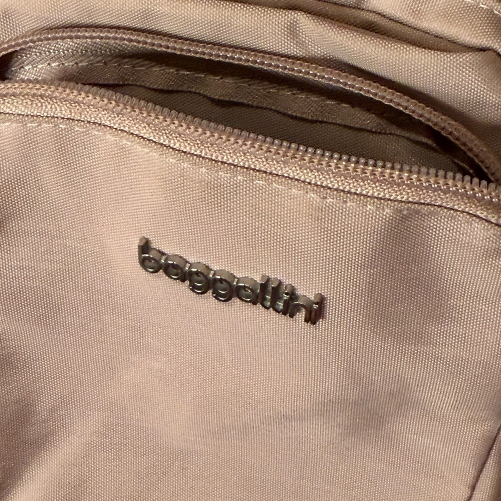 Baggallini Small Soft Pink Messenger Bag w Multiple Pockets - Picture 3 of 8